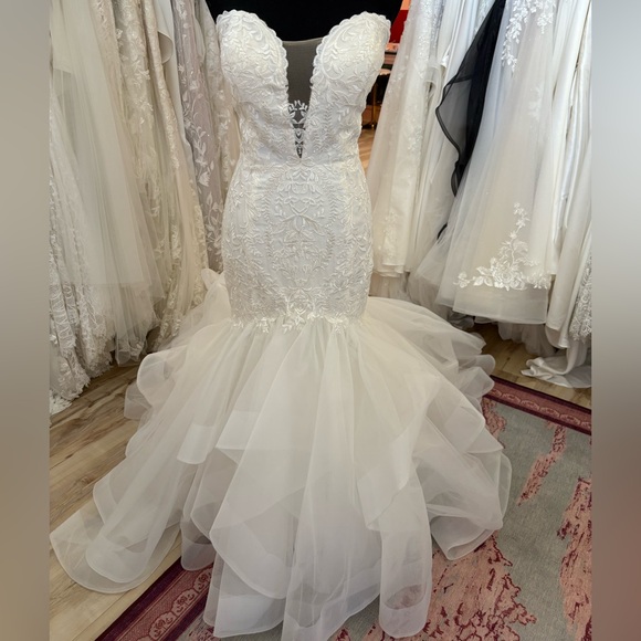 Corrine- Davinci Bridal - Picture 1 of 3
